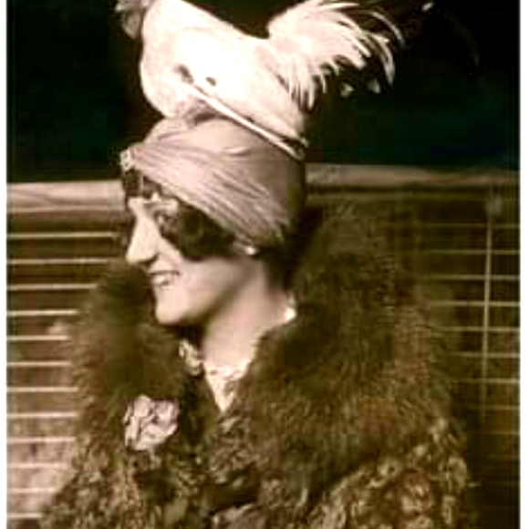 π Sterling Silver Oval Engraved Locket Necklace - Picture 8 of 9